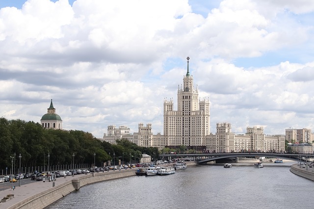 Pohled na Moskvu skrze řeku